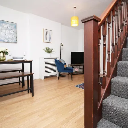 2Bedroom Home- Free Parking, Wi-Fi & Patio- Available For Long Or Short Term Bristol Exterior photo