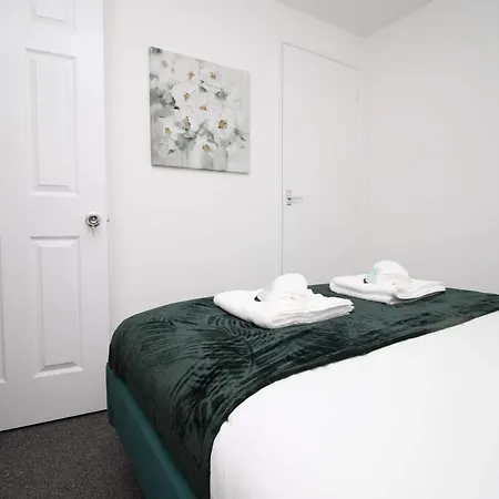 2Bedroom Home- Free Parking, Wi-Fi & Patio- Available For Long Or Short Term Bristol Exterior photo