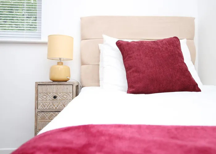 2Bedroom Home- Free Parking, Wi-Fi & Patio- Available For Long Or Short Term