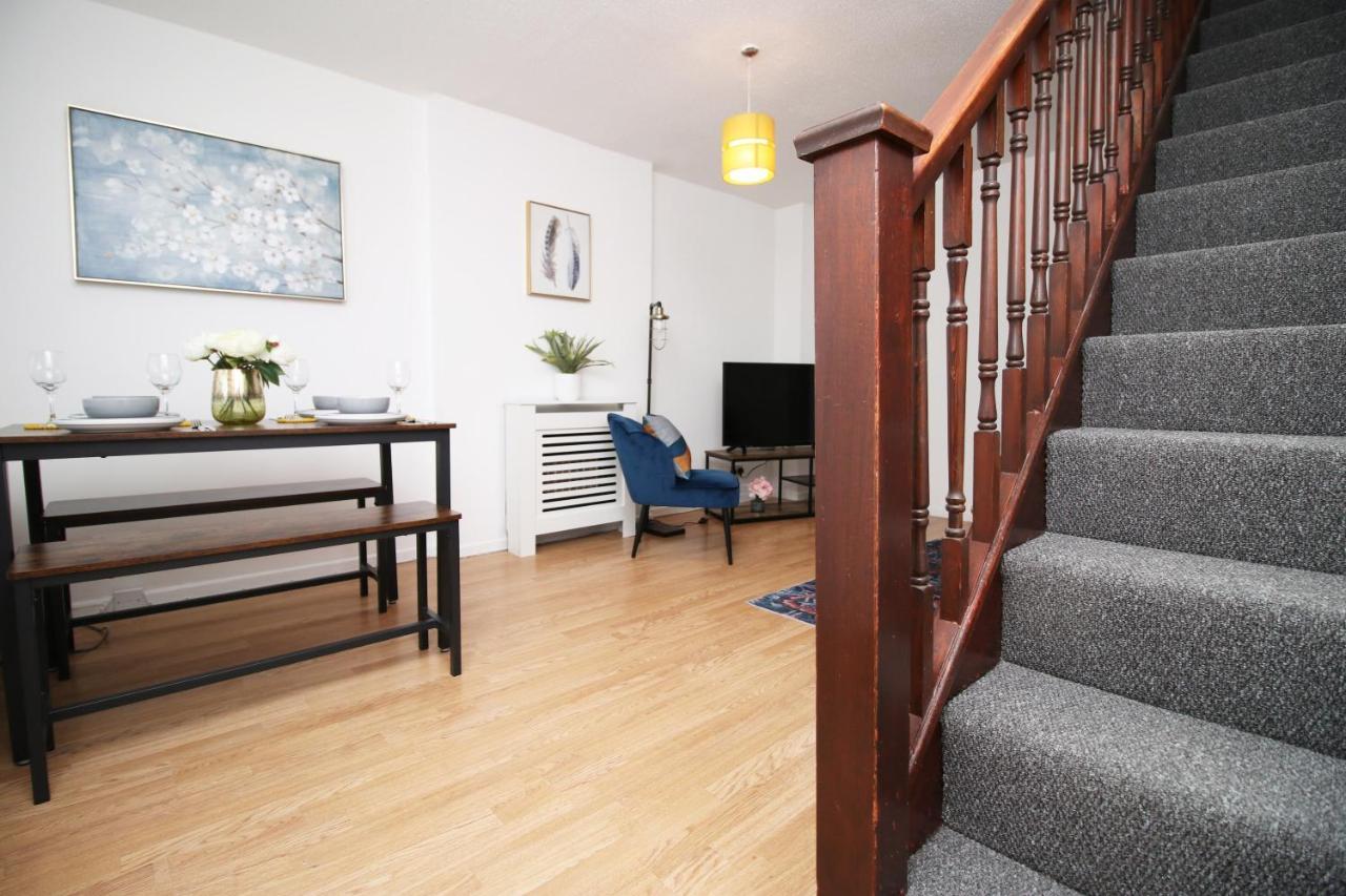 2bedroom Home- Free Parking, Wi-fi & Patio- Available For Long Or Short Term Casa vacanze Bristol