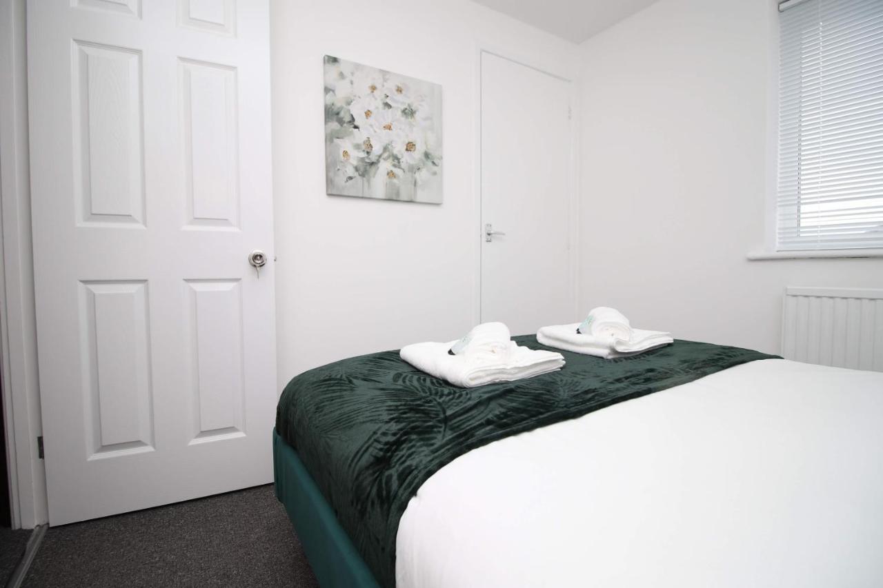 2bedroom Home- Free Parking, Wi-fi & Patio- Available For Long Or Short Term Casa vacanze *