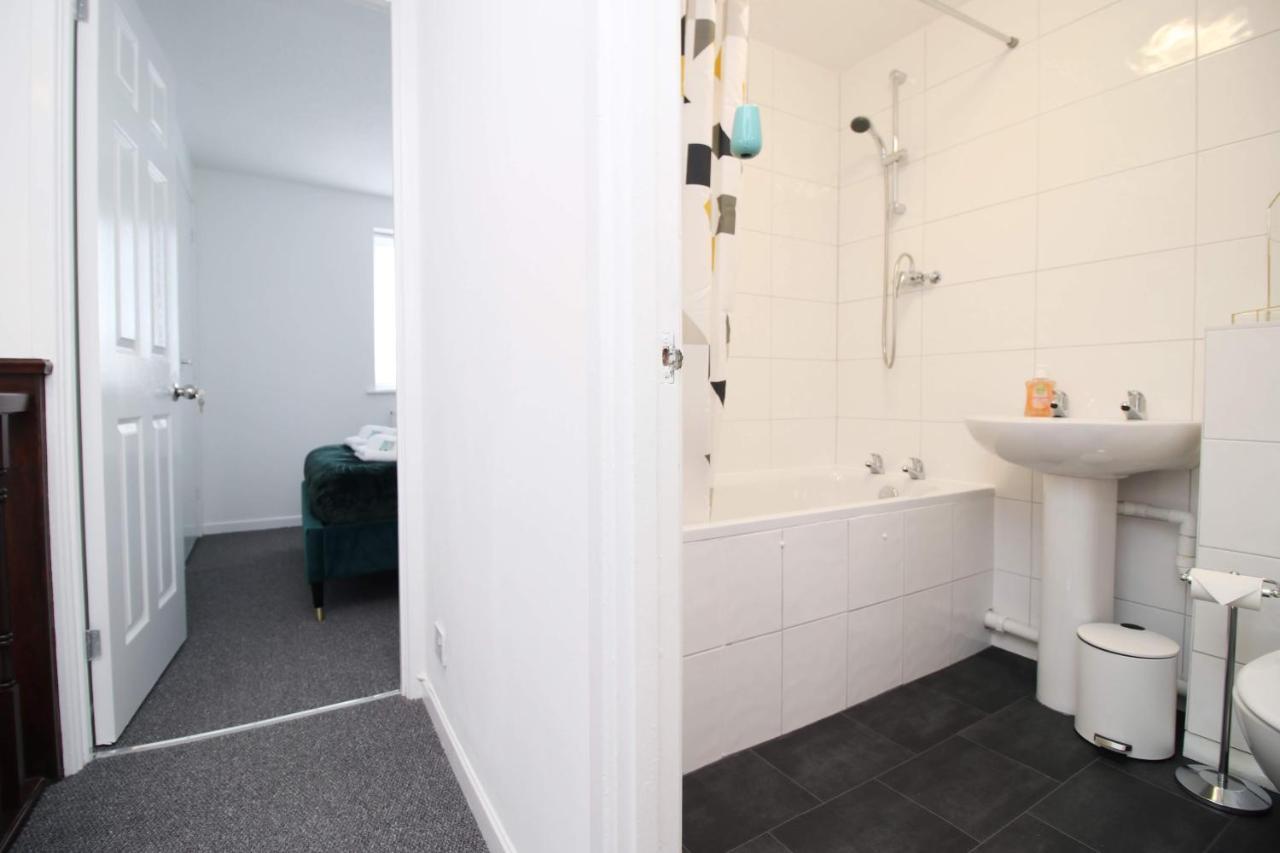 Casa vacanze 2bedroom Home- Free Parking, Wi-fi & Patio- Available For Long Or Short Term