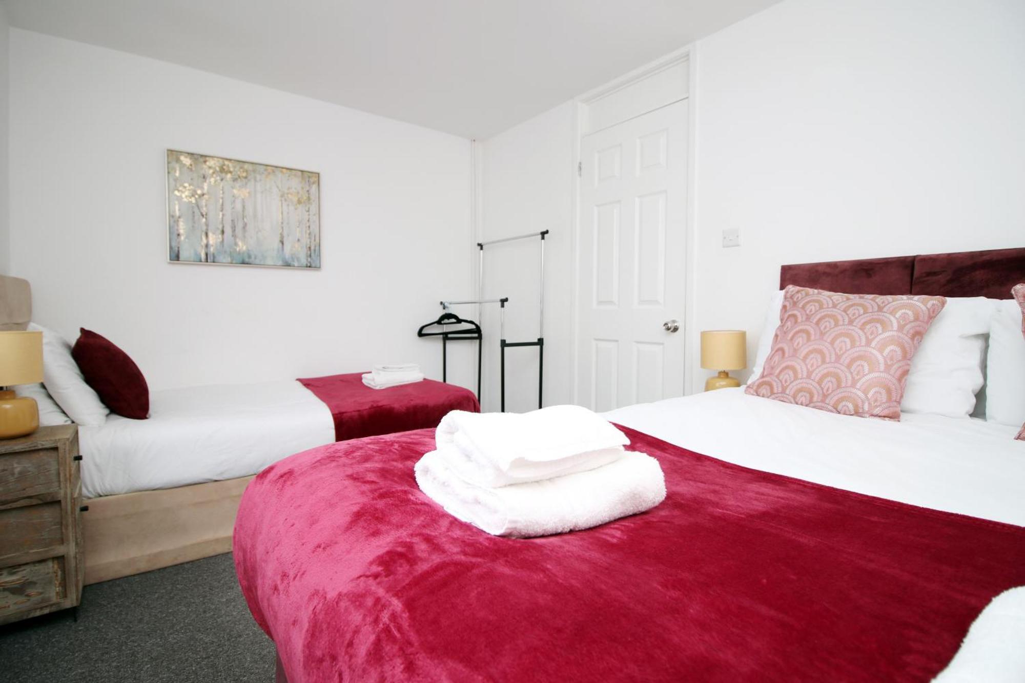 2bedroom Home- Free Parking, Wi-fi & Patio- Available For Long Or Short Term Casa vacanze