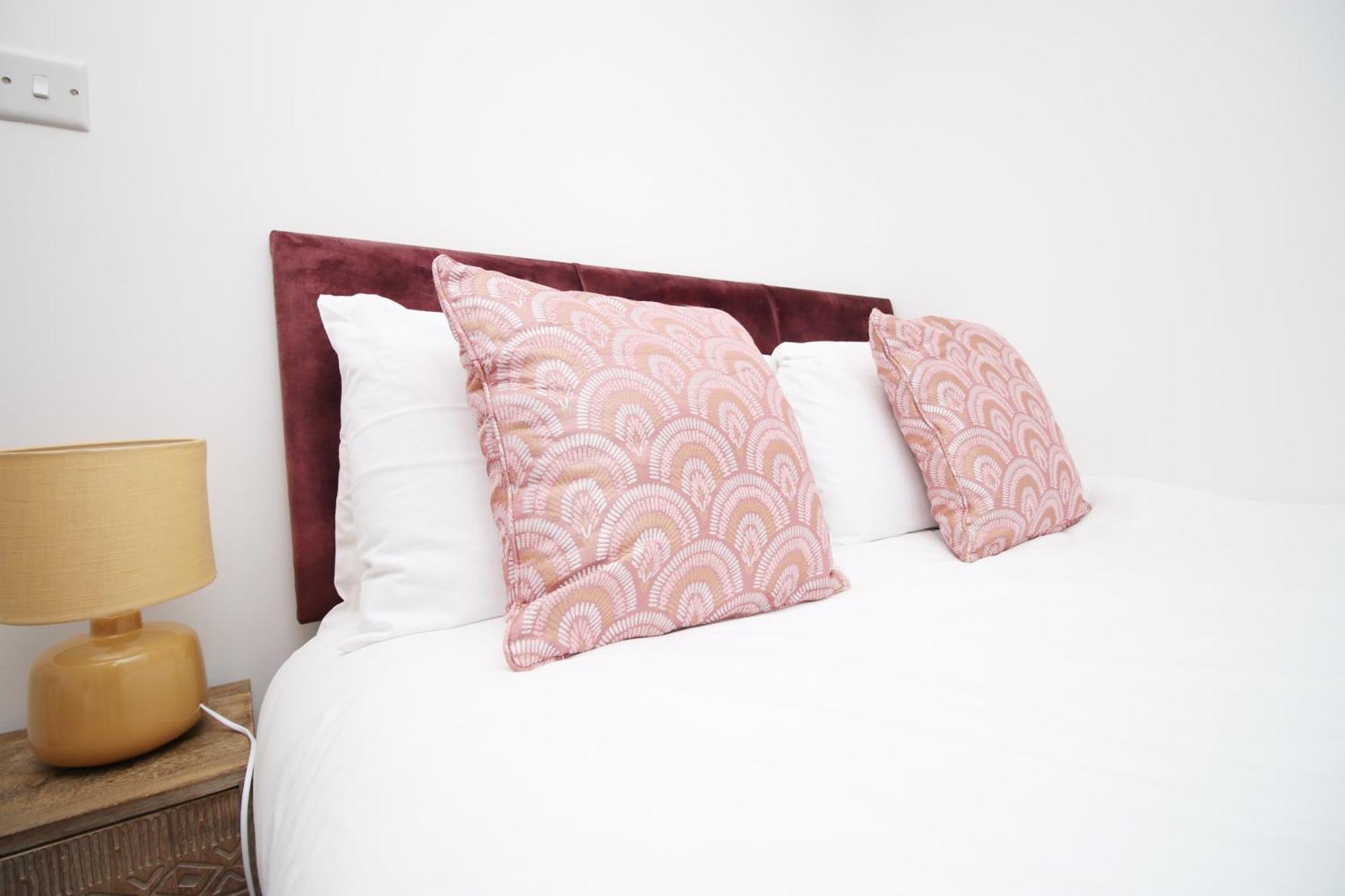 Casa vacanze 2bedroom Home- Free Parking, Wi-fi & Patio- Available For Long Or Short Term
