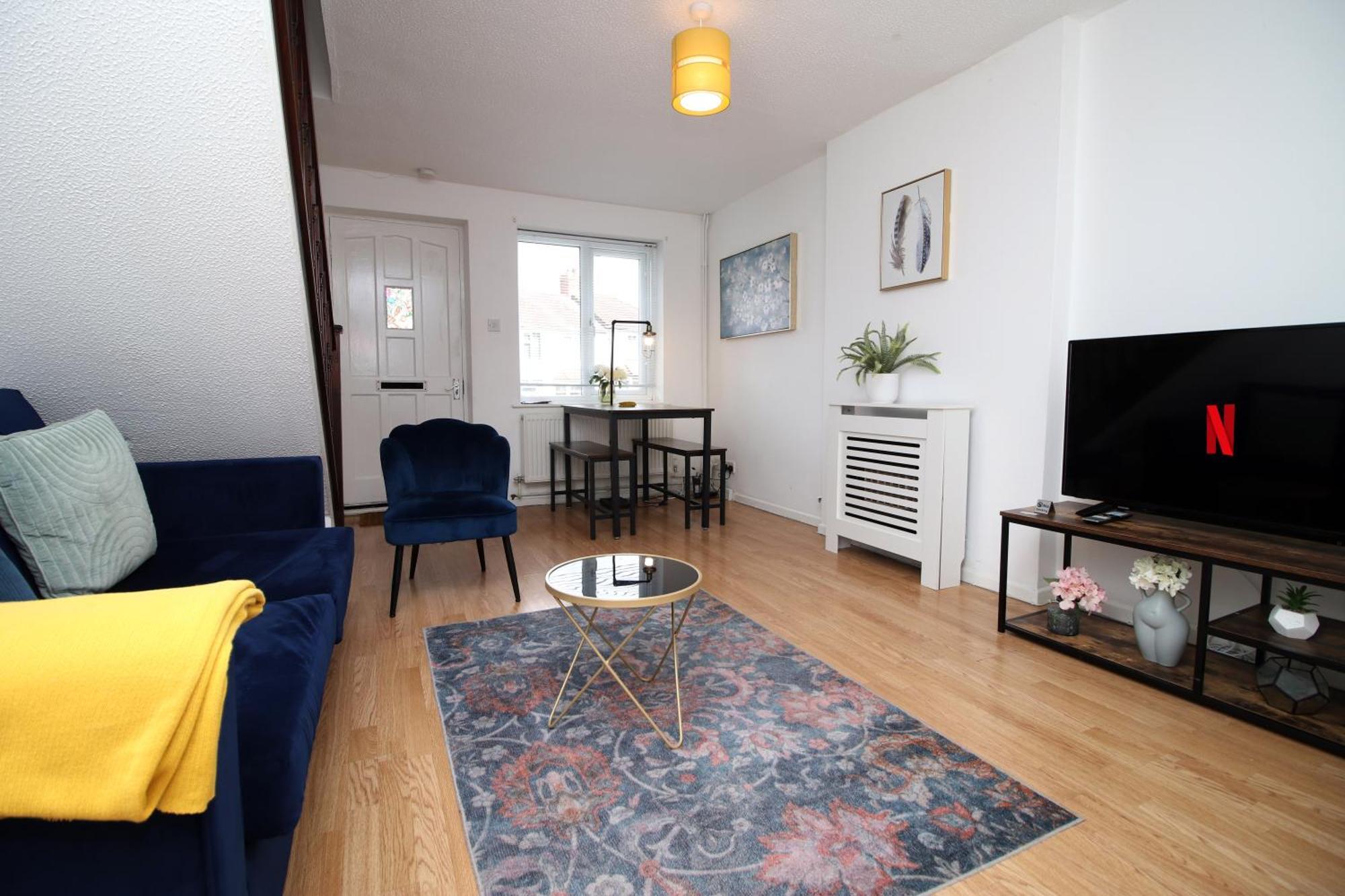 2bedroom Home- Free Parking, Wi-fi & Patio- Available For Long Or Short Term Casa vacanze Bristol